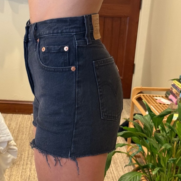 Levi’s Ribcage Shorts - Picture 5 of 6